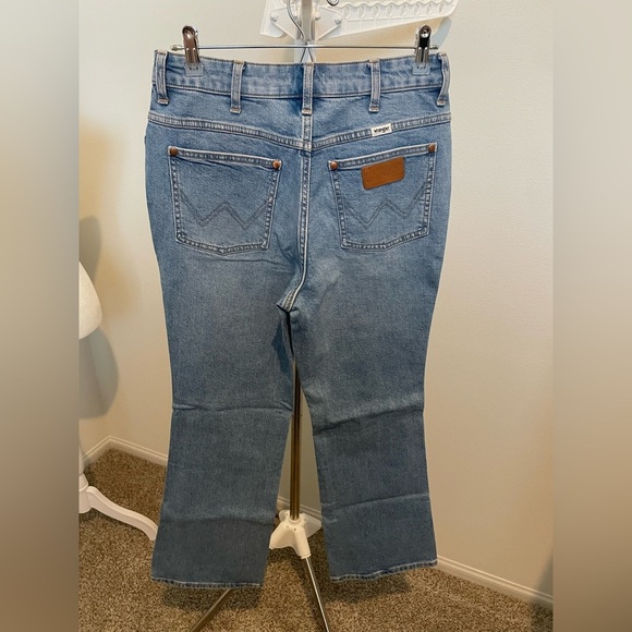 Women’s Wrangler Light Blue Denim Pants - Picture 4 of 5
